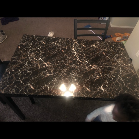 Beautiful table - Picture 3 of 3